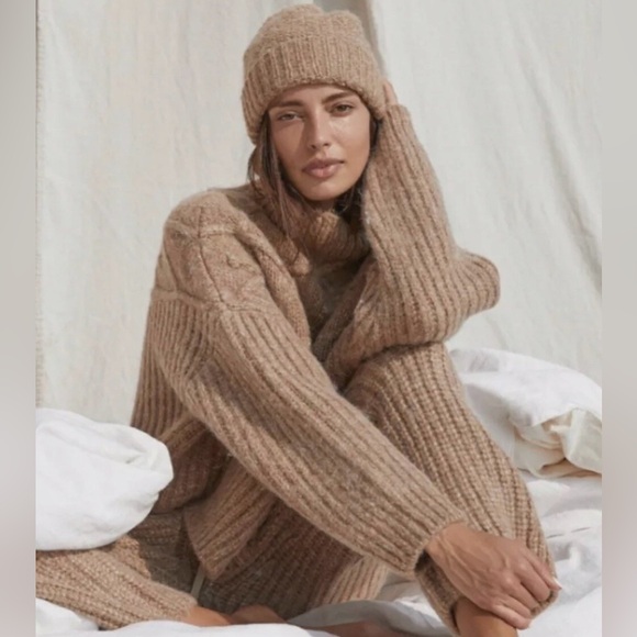 lunya Sweaters - 🔥🔥Lunya Chunky Alpaca Cable Knit  Sweater. Size. M